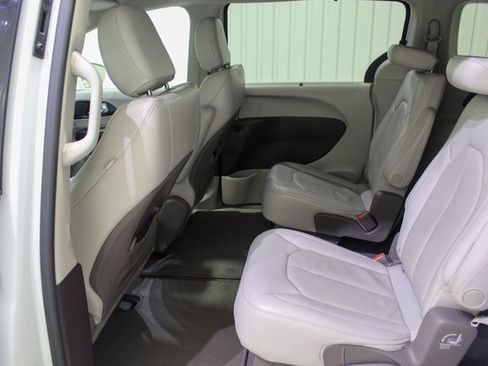 Used 2020 Chrysler Pacifica Touring-L w/ Advanced Safetytec Group image 14