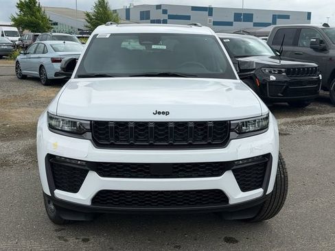 New 2026 Jeep Grand Cherokee L Limited w/ Limited Altitude Package AWD/4WD image 3