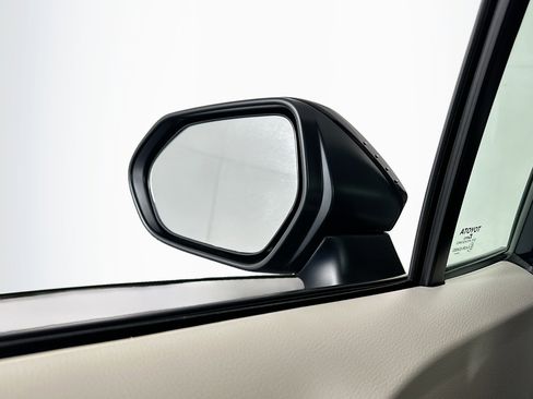 Used 2025 Toyota Corolla LE FWD image 16