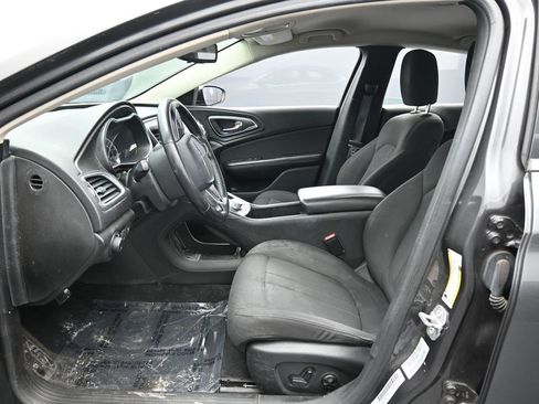 Used 2015 Chrysler 200 Limited w/ Convenience Group image 31