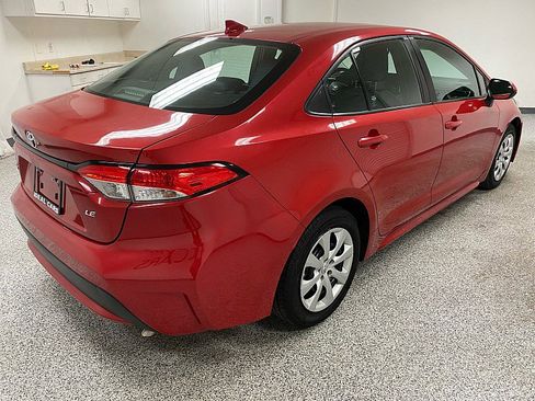 Used 2021 Toyota Corolla LE image 5