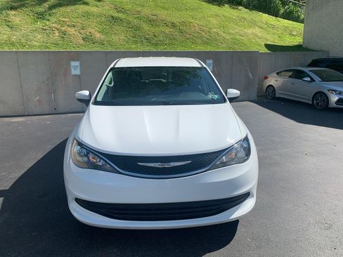 Used 2017 Chrysler Pacifica LX FWD image 7