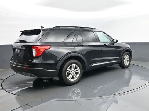 Used 2024 Ford Explorer XLT w/ Equipment Group 202A AWD/4WD image 23