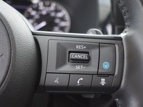 Used 2025 Nissan Pathfinder SV FWD image 21