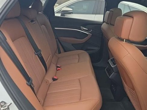 Used 2024 Audi Q8 e-tron Premium Plus w/ Premium Plus Package image 15