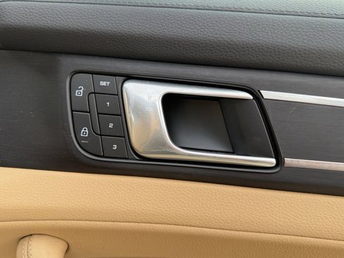 Used 2023 Porsche Panamera 4 Platinum Edition image 79