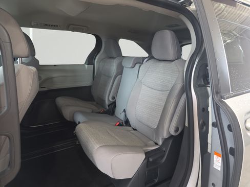 Used 2023 Toyota Sienna LE AWD/4WD image 23