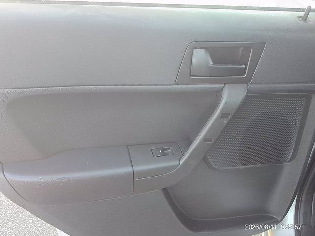 Used 2010 Ford Focus SE FWD image 15