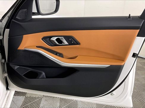 New 2026 BMW 330i xDrive Sedan w/ Convenience Package AWD/4WD image 18