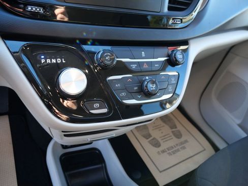 Used 2017 Chrysler Pacifica LX image 14