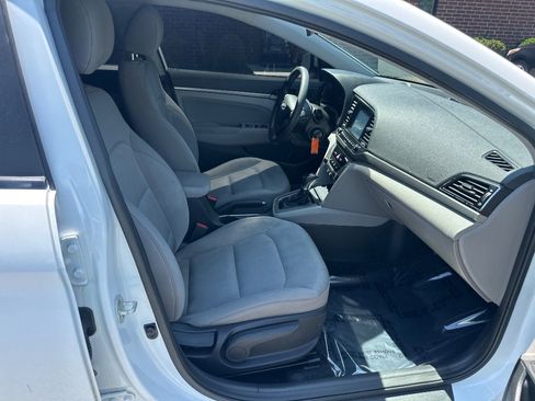 Used 2017 Hyundai Elantra SE FWD image 23