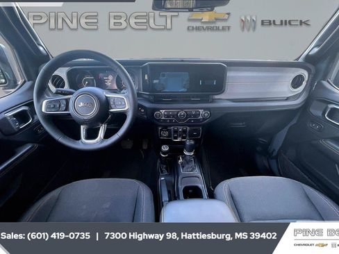 Used 2026 Jeep Wrangler Unlimited Sahara AWD/4WD image 13