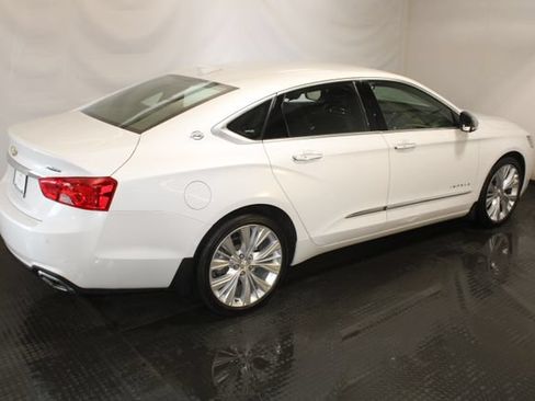 Used 2017 Chevrolet Impala Premier w/ Enhanced Convenience Package FWD image 4