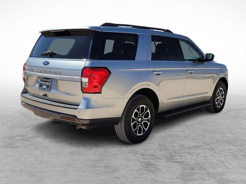 Used 2022 Ford Expedition XLT image 11