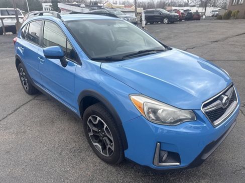 Used 2017 Subaru Crosstrek 2.0i Premium AWD/4WD image 2