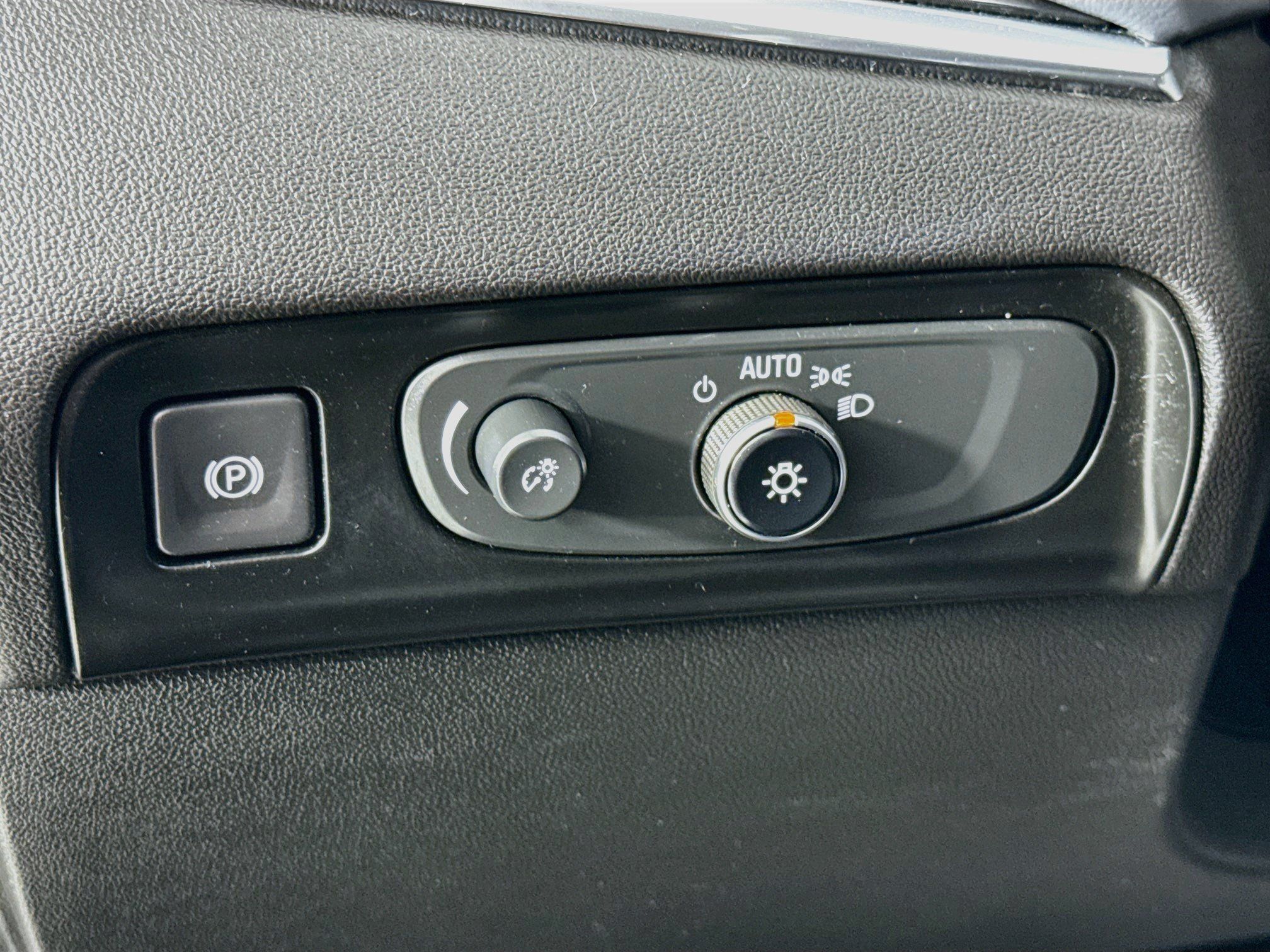 Used 2021 Buick Enclave Essence AWD/4WD image 10