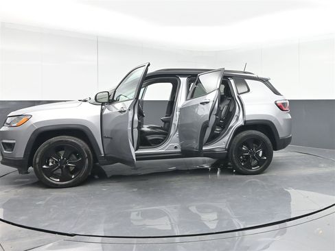 Used 2018 Jeep Compass Latitude w/ Popular Equipment Group image 40