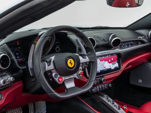 Certified 2022 Ferrari Portofino M image 4