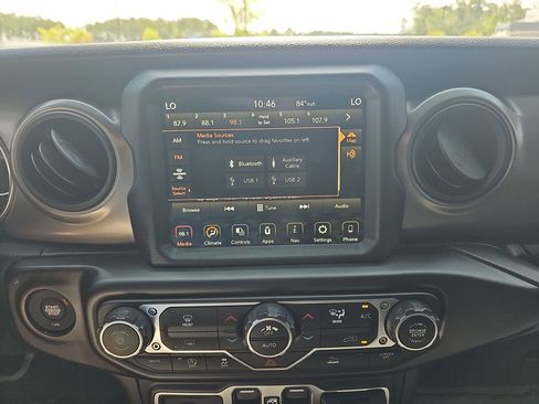 Used 2021 Jeep Gladiator Sport AWD/4WD image 26