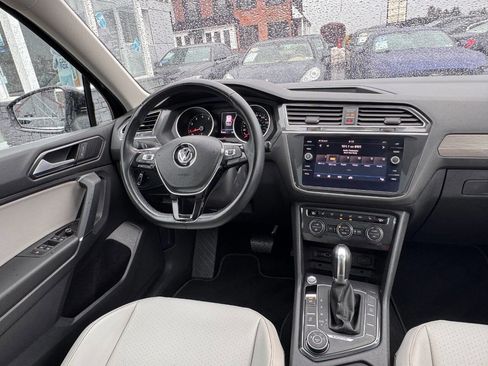Used 2018 Volkswagen Tiguan SE w/ Panoramic Sunroof Package image 19