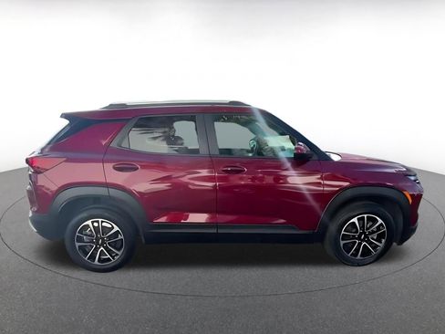 Used 2025 Chevrolet TrailBlazer LT FWD image 16