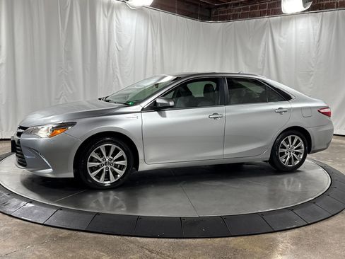 Used 2016 Toyota Camry XLE w/ Moonroof Package FWD image 10