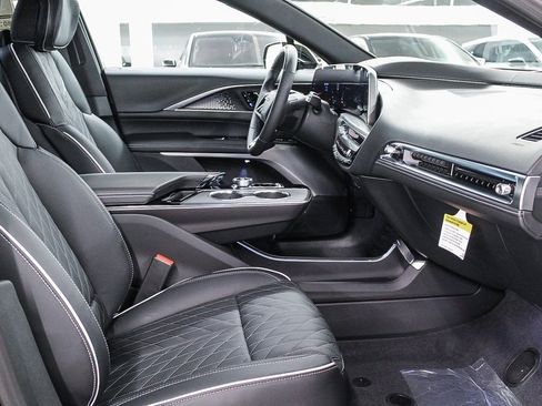 New 2026 Cadillac Lyriq V image 19