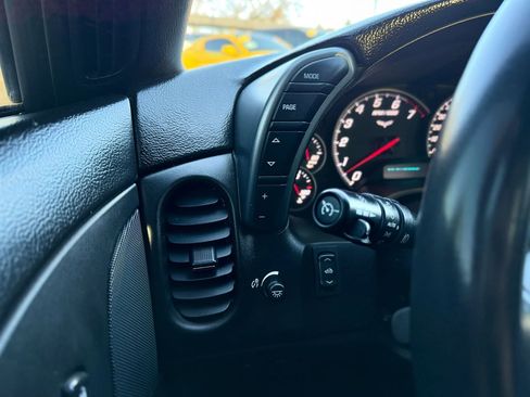 Used 2006 Chevrolet Corvette Convertible w/ Preferred Equipment Group RWD image 24
