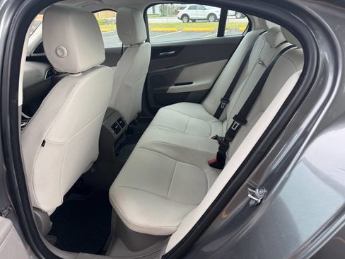 Used 2017 Jaguar XE Premium image 10