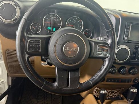 Used 2018 Jeep Wrangler Unlimited Sahara w/ Connectivity Group AWD/4WD image 14