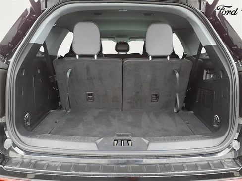 Used 2023 Ford Explorer XLT w/ Equipment Group 202A image 8