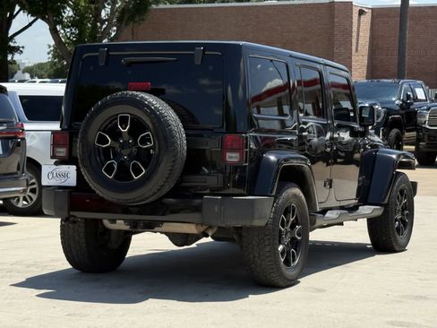 Used 2018 Jeep Wrangler Unlimited Sahara AWD/4WD image 4