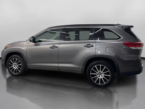 Used 2018 Toyota Highlander SE w/ Carpet Mat Package (TMS) AWD/4WD image 5