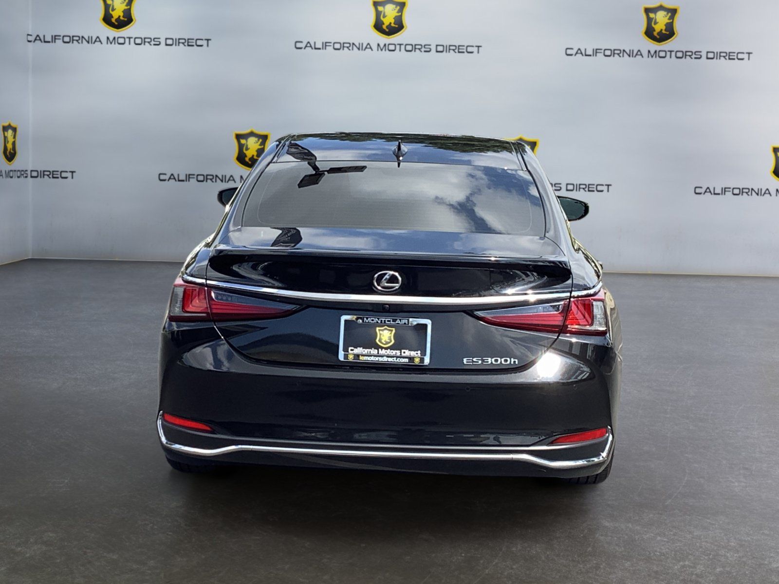 Used 2025 Lexus ES 300h w/ Luxury Package FWD image 4