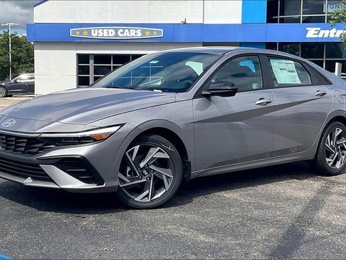 New 2025 Hyundai Elantra SEL image 2