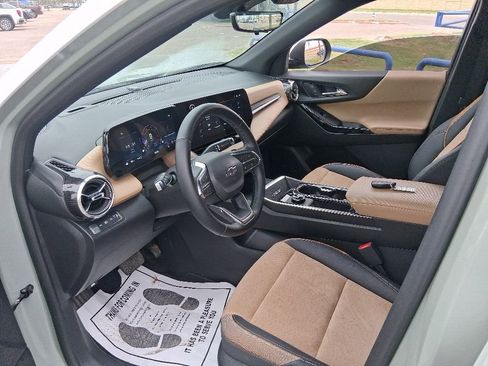 Used 2025 Chevrolet Equinox ACTIV w/ Safety and Technology Package AWD/4WD image 10