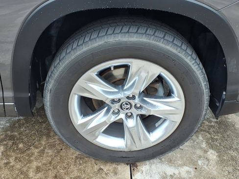 Used 2017 Toyota Highlander Limited image 13