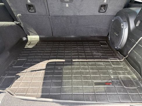 Used 2021 Jeep Wrangler Unlimited Sahara AWD/4WD image 6