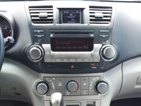 Used 2012 Toyota Highlander SE w/ Tow Pkg AWD/4WD image 13