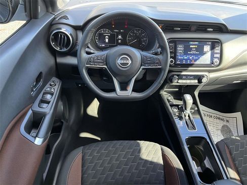 Used 2023 Nissan Kicks SR image 11