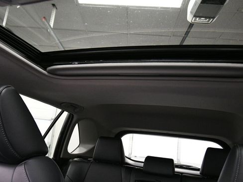 Used 2022 Toyota RAV4 XLE Premium image 19