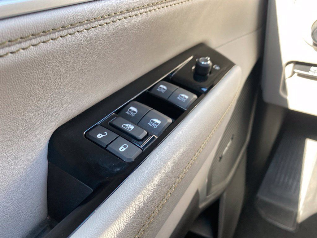 Used 2024 Jeep Wagoneer Series II w/ Flexible Seating Group RWD image 39
