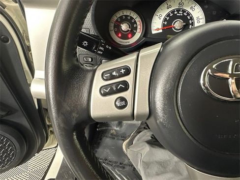 Used 2014 Toyota FJ Cruiser Base w/ Upgrade Package image 22