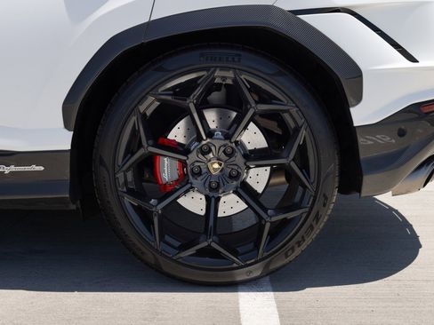 Used 2023 Lamborghini Urus Performante AWD/4WD image 13