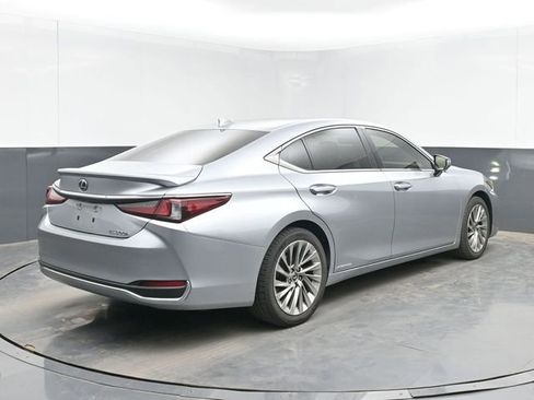 Used 2022 Lexus ES 300h Ultra Luxury w/ Accessory Package 2 FWD image 10