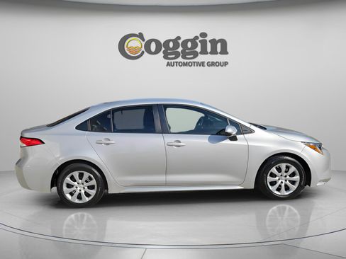Used 2023 Toyota Corolla LE FWD image 5