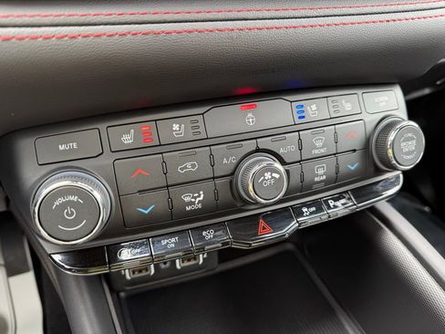 Used 2024 Dodge Durango GT image 24