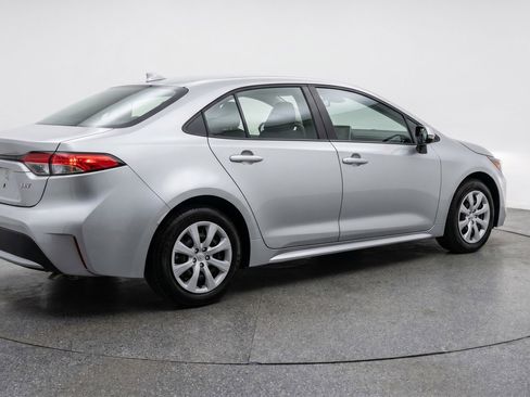 Used 2025 Toyota Corolla LE FWD image 9