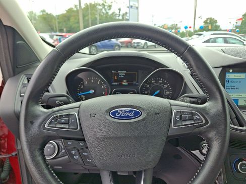 Used 2019 Ford Escape SEL image 22