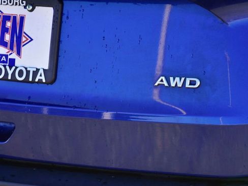 Used 2023 Nissan Rogue S image 10